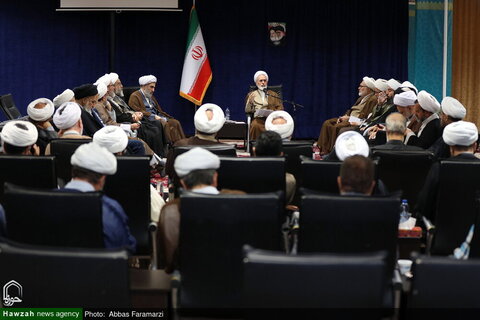 Photos /L'Ayatollah Arafi rencontre les membres du Secrétariat de la Conférence du centenaire du Séminaire de Qom