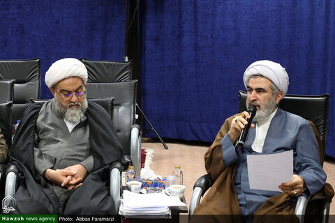 Photos /L'Ayatollah Arafi rencontre les membres du Secrétariat de la Conférence du centenaire du Séminaire de Qom