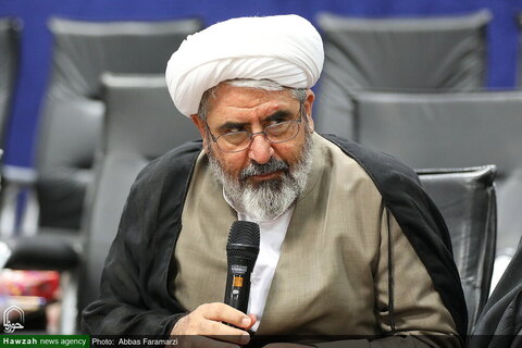 Photos /L'Ayatollah Arafi rencontre les membres du Secrétariat de la Conférence du centenaire du Séminaire de Qom