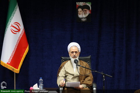 Photos /L'Ayatollah Arafi rencontre les membres du Secrétariat de la Conférence du centenaire du Séminaire de Qom