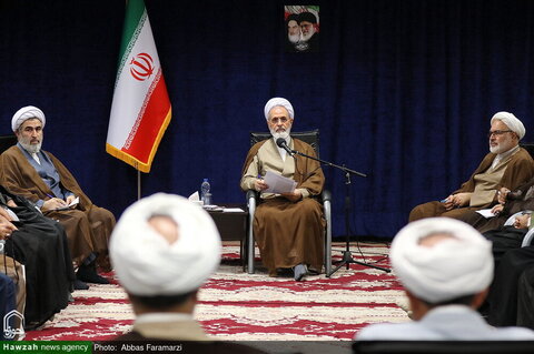 Photos /L'Ayatollah Arafi rencontre les membres du Secrétariat de la Conférence du centenaire du Séminaire de Qom