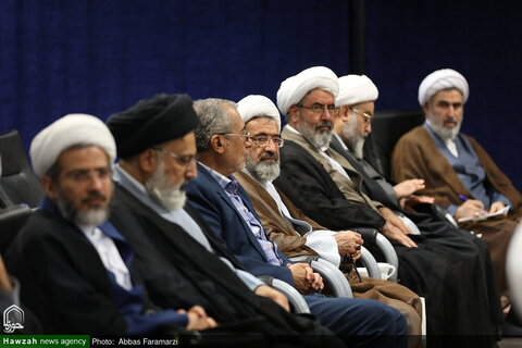Photos /L'Ayatollah Arafi rencontre les membres du Secrétariat de la Conférence du centenaire du Séminaire de Qom