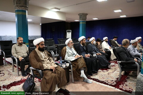 Photos /L'Ayatollah Arafi rencontre les membres du Secrétariat de la Conférence du centenaire du Séminaire de Qom