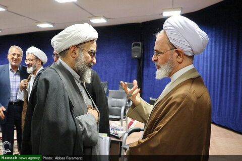 Photos /L'Ayatollah Arafi rencontre les membres du Secrétariat de la Conférence du centenaire du Séminaire de Qom