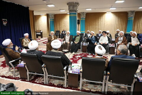 Photos /L'Ayatollah Arafi rencontre les membres du Secrétariat de la Conférence du centenaire du Séminaire de Qom