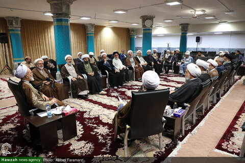 Photos /L'Ayatollah Arafi rencontre les membres du Secrétariat de la Conférence du centenaire du Séminaire de Qom