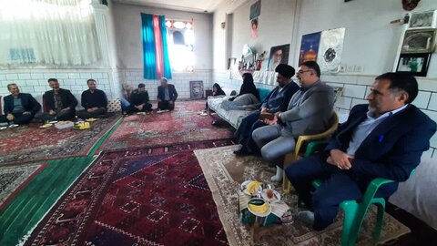 دیدار امام جمعه نوش آباد در آستانه عید غدیر با مادر شهید سید فرهاد متولی
