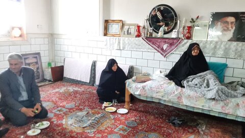 دیدار امام جمعه نوش آباد در آستانه عید غدیر با مادر شهید سید فرهاد متولی
