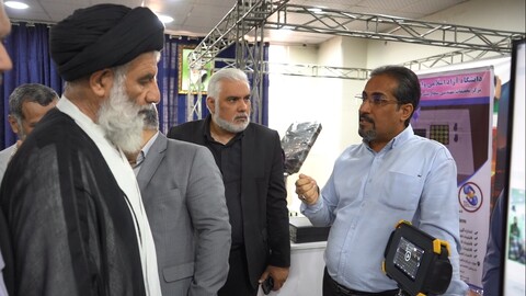 بازدید نماینده ولی فقیه در خوزستان نمایشگاه تخصصی روایت دانش استان