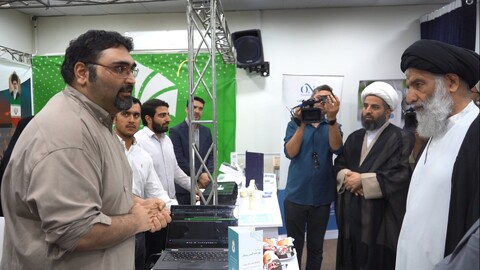 بازدید نماینده ولی فقیه در خوزستان نمایشگاه تخصصی روایت دانش استان