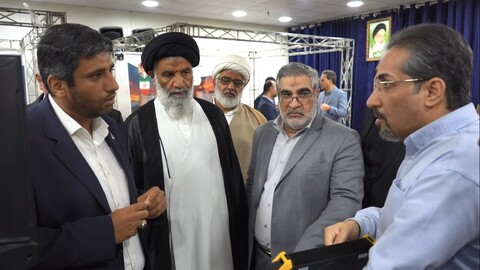 بازدید نماینده ولی فقیه در خوزستان نمایشگاه تخصصی روایت دانش استان
