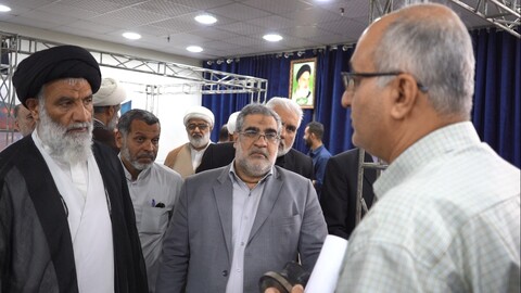 بازدید نماینده ولی فقیه در خوزستان نمایشگاه تخصصی روایت دانش استان