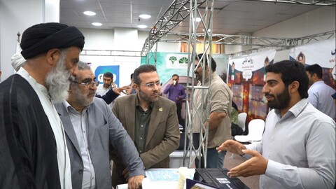 بازدید نماینده ولی فقیه در خوزستان نمایشگاه تخصصی روایت دانش استان