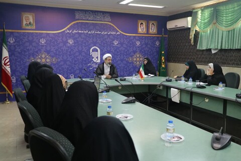 نشست تخصصی بانوان فعال حوزه اوقات فراغت با نماینده ولی فقیه در استان