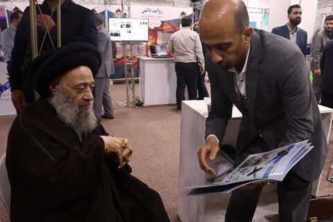 بازدید آیت الله موسوی جزایری از نمایشگاه تخصصی روایت دانش خوزستان
