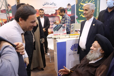 بازدید آیت الله موسوی جزایری از نمایشگاه تخصصی روایت دانش خوزستان