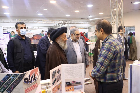 بازدید آیت الله موسوی جزایری از نمایشگاه تخصصی روایت دانش خوزستان