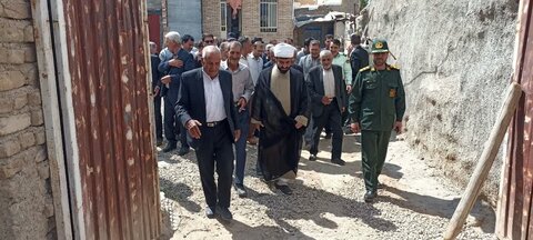 تصاویر حضور امام جمعه دلفان به همراه هیات سازش شهرستان در جمع مردم جهت حل و فصل مسائل مردمی