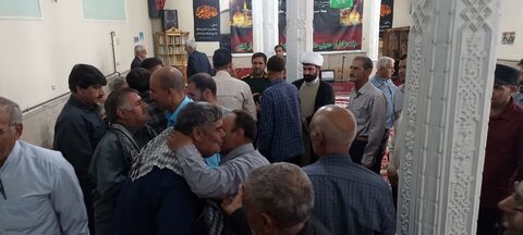 تصاویر حضور امام جمعه دلفان به همراه هیات سازش شهرستان در جمع مردم جهت حل و فصل مسائل مردمی