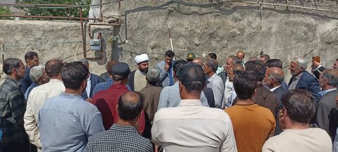 تصاویر حضور امام جمعه دلفان به همراه هیات سازش شهرستان در جمع مردم جهت حل و فصل مسائل مردمی