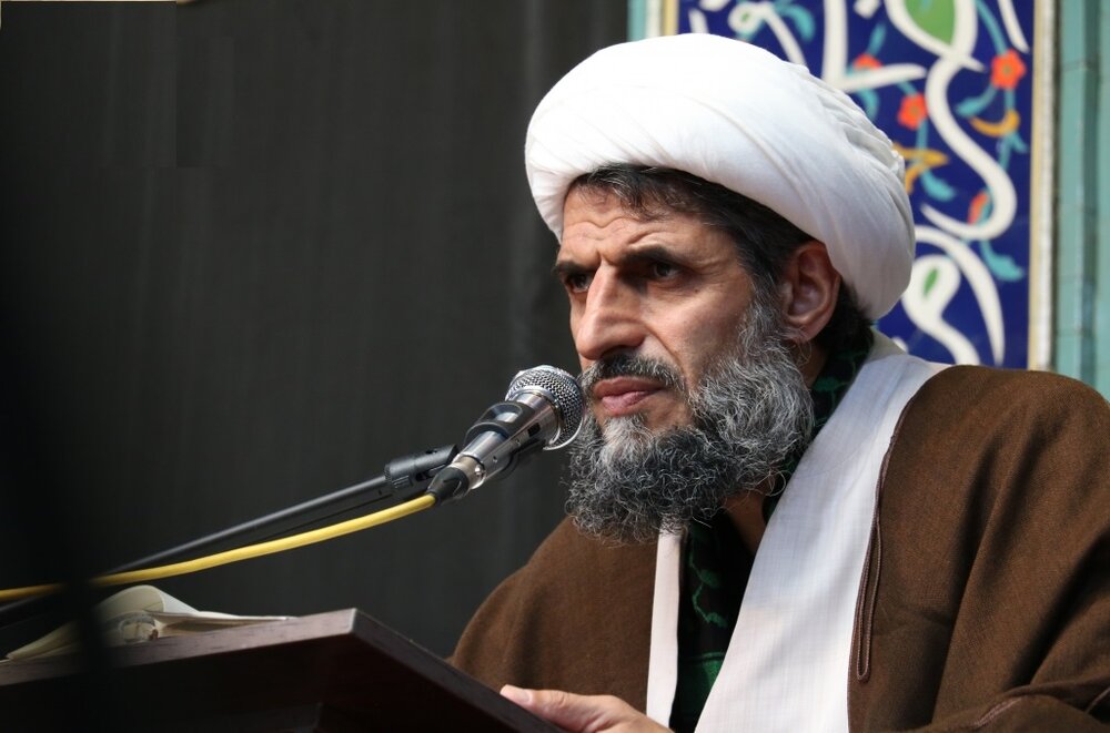 مسئولان مانند حاج قاسم پا در میدان بگذارند