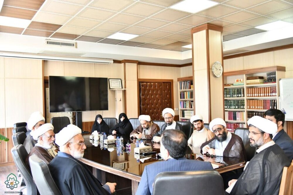 گنجینه عظیم نسخ خطی حوزه علمیه خراسان/ حوزه علمیه خراسان متولی حفاظت از تراث است