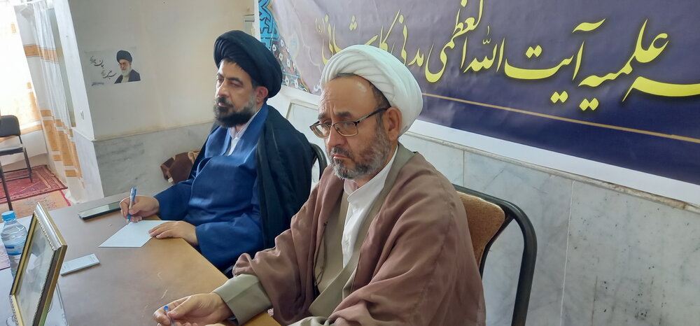 تصاویر/ جلسه دفاعیه تحقیق پایانی طلبه مدرسه علمیه آیت‌الله مدنی کاشانی(ره)