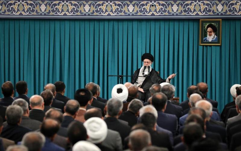 आज दुनिया की कुछ संसदों का काम ग़ज़्जा के क़ातिलों की मदद करना है आज दुनिया की कुछ संसदों का काम ग़ज़्जा के क़ातिलों की मदद करना है