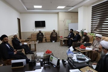 تصاویر/ جلسه مدیر منطقه ۲ قائم مقام امور استانها با مدیر و اساتید مدرسه علمیه خاتم الانبیاء (ص) سنندج