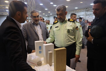 تصاویر/ بازدید فرمانده انتظامی خوزستان از نمایشگاه تخصصی روایت دانش استان