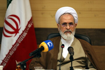 حوزه و روحانیت، طلایه‌دار محور گفتمانی انقلاب اسلامی است