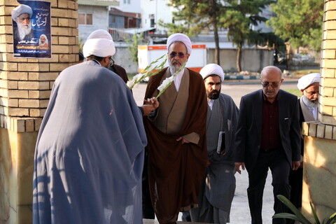 ادای احترام آیت الله اعرافی به مقام شامخ شهدای استان گیلان