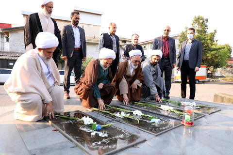 ادای احترام آیت الله اعرافی به مقام شامخ شهدای استان گیلان