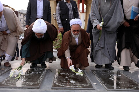 ادای احترام آیت الله اعرافی به مقام شامخ شهدای استان گیلان