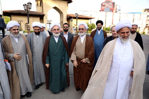 ادای احترام آیت الله اعرافی به مقام شامخ شهدای استان گیلان