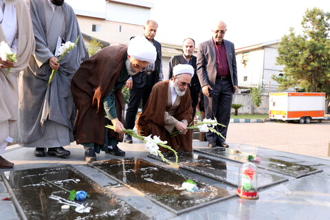 ادای احترام آیت الله اعرافی به مقام شامخ شهدای استان گیلان