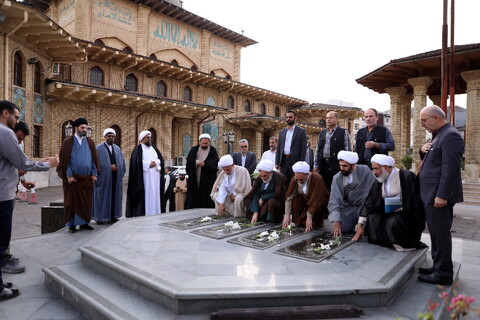 ادای احترام آیت الله اعرافی به مقام شامخ شهدای استان گیلان