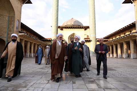 ادای احترام آیت الله اعرافی به مقام شامخ شهدای استان گیلان