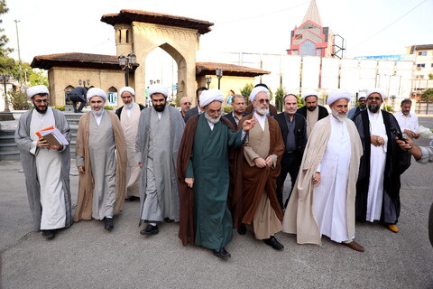 ادای احترام آیت الله اعرافی به مقام شامخ شهدای استان گیلان