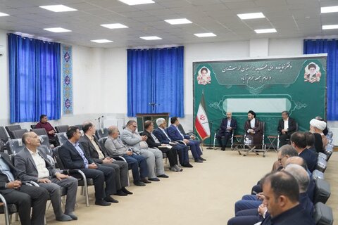 تصاویر دیدار ریاست بنیاد شهید و امور ایثارگران کشور با نماینده ولی فقیه در لرستان