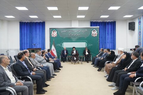 تصاویر دیدار ریاست بنیاد شهید و امور ایثارگران کشور با نماینده ولی فقیه در لرستان