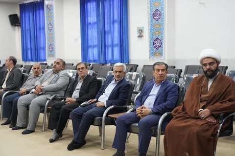 تصاویر دیدار ریاست بنیاد شهید و امور ایثارگران کشور با نماینده ولی فقیه در لرستان