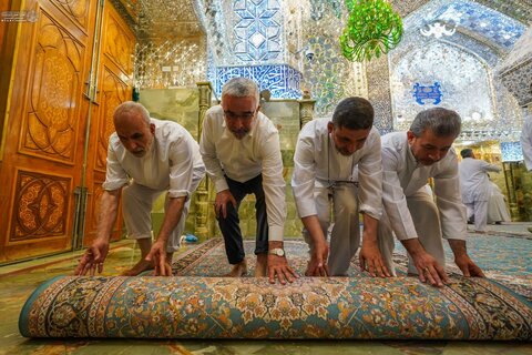 تزيين ضريح أمير المؤمنين (عليه السلام) بالورود احتفاءً بعيد الغدير