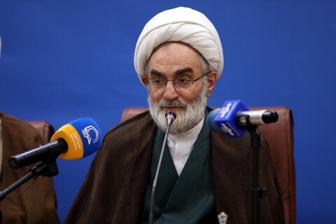 جلسه مسئولین ارشد استان گیلان با آیت الله اعرافی