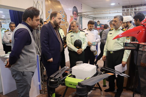 بازدید فرمانده انتظامی خوزستان از نمایشگاه تخصصی روایت دانش استان