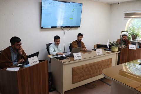 تصاویر/ برگزاری جلسه نقد مقاله در مدرسه علمیه امام خامنه‌ای (ره) ارومیه