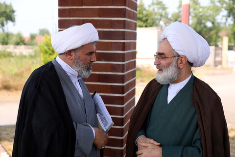 تصاویر/بازدید و ادای احترام به شهدای گمنام مدرسه علمیه امیرالمؤمنین ع رشت