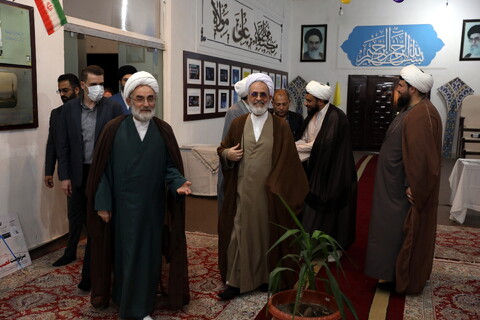 تصاویر/بازدید و ادای احترام به شهدای گمنام مدرسه علمیه امیرالمؤمنین ع رشت