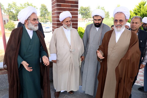 تصاویر/بازدید و ادای احترام به شهدای گمنام مدرسه علمیه امیرالمؤمنین ع رشت