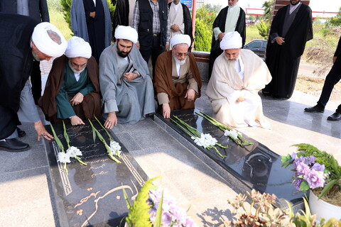 تصاویر/بازدید و ادای احترام به شهدای گمنام مدرسه علمیه امیرالمؤمنین ع رشت